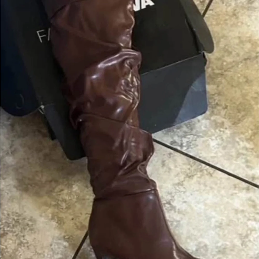 Elegant Brown Women's Boots